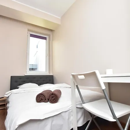 Dukes Aparthostel - Prywatne, Rynek * Вроцлав