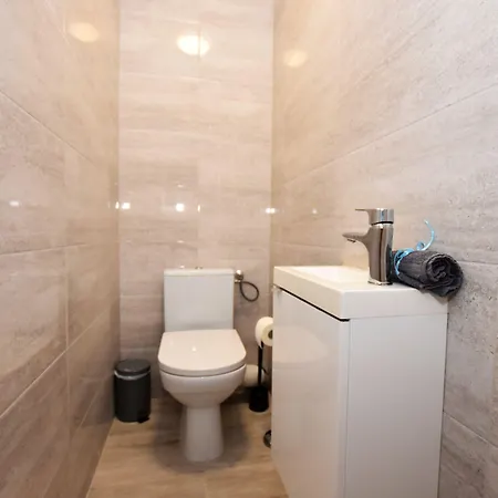 Dukes Aparthostel - Prywatne, Rynek Хостел *