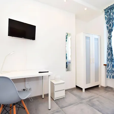 Dukes Aparthostel - Prywatne, Rynek * Вроцлав